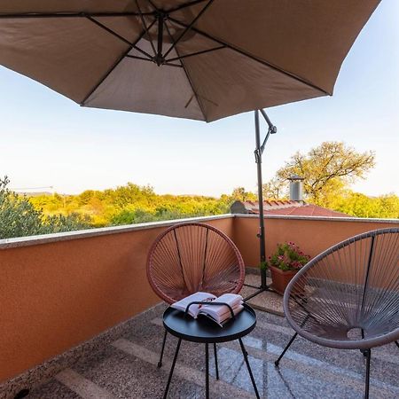 Villa Spark With Heated Pool In Rogoznica Zecevo Luaran gambar