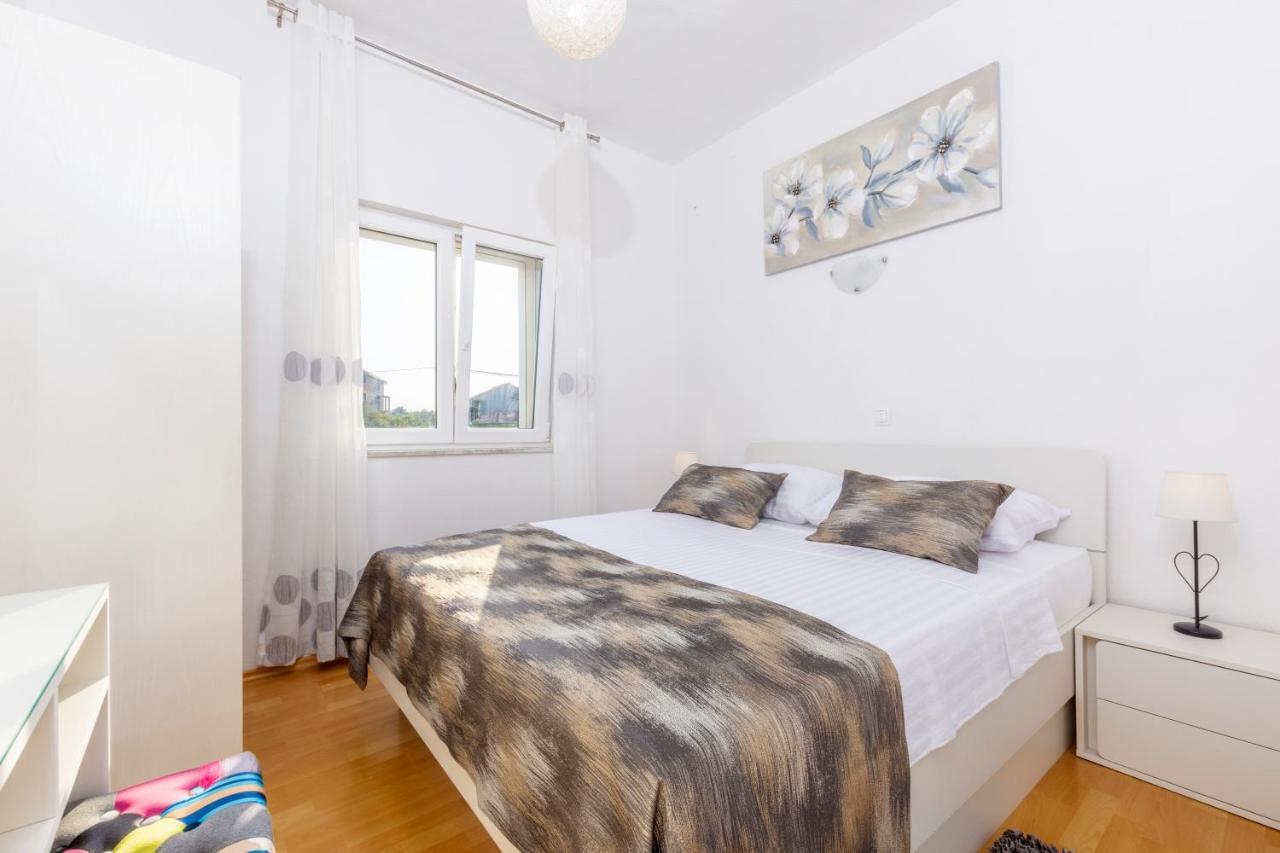 Villa Spark With Heated Pool In Rogoznica Zecevo Luaran gambar