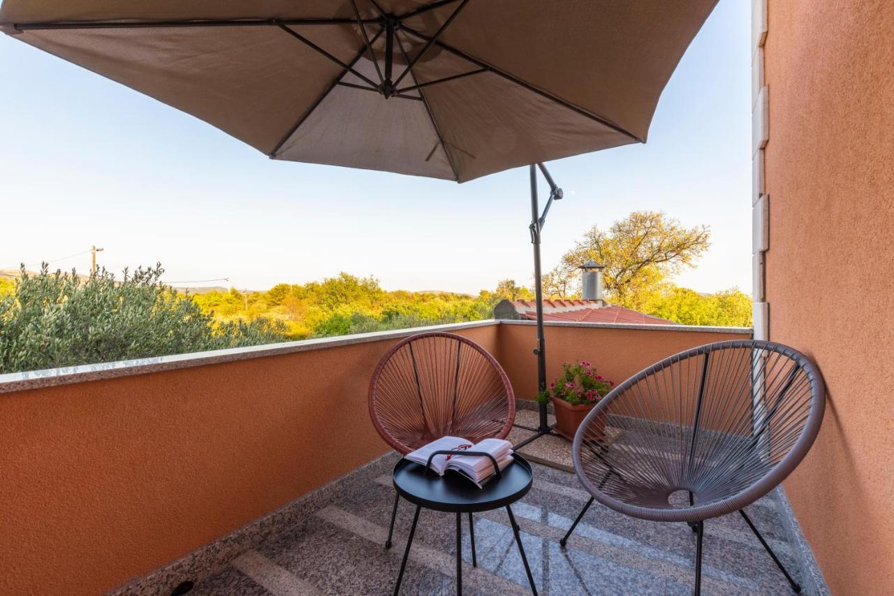 Villa Spark With Heated Pool In Rogoznica Zecevo Luaran gambar