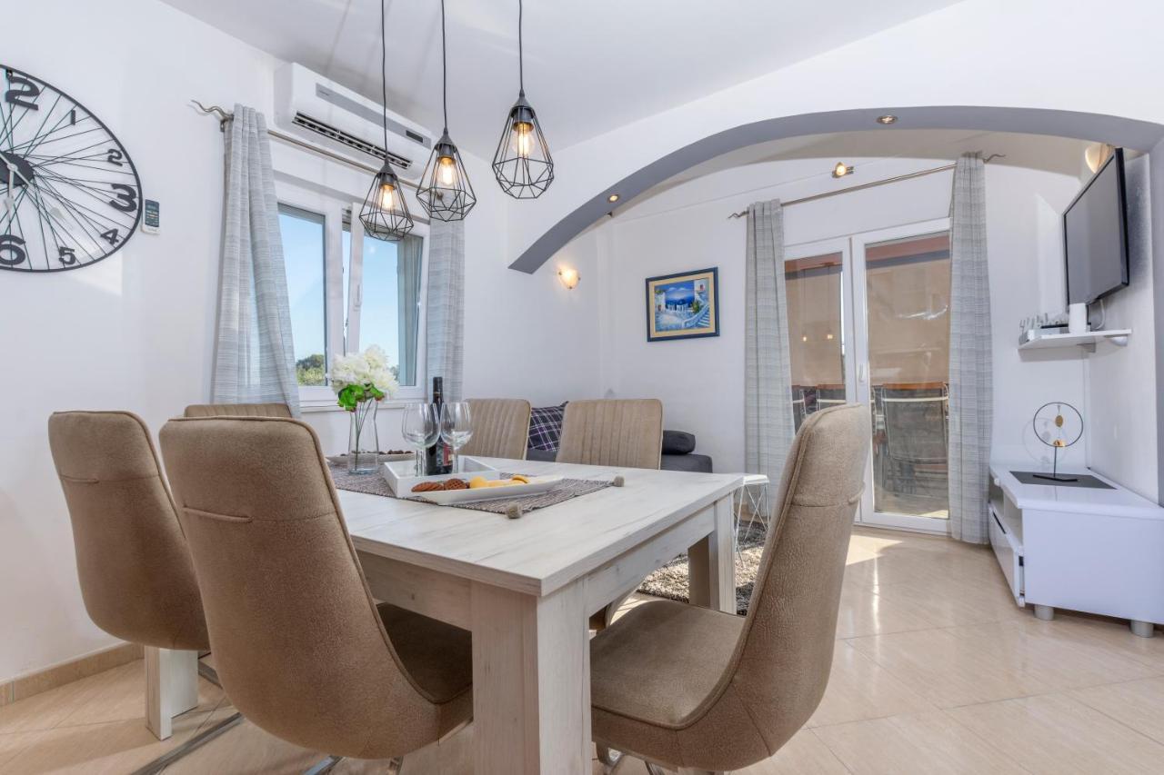 Villa Spark With Heated Pool In Rogoznica Zecevo Luaran gambar