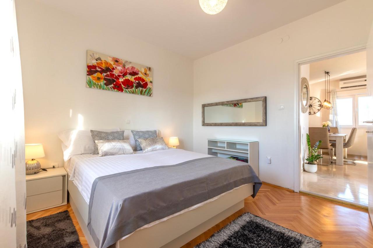 Villa Spark With Heated Pool In Rogoznica Zecevo Luaran gambar
