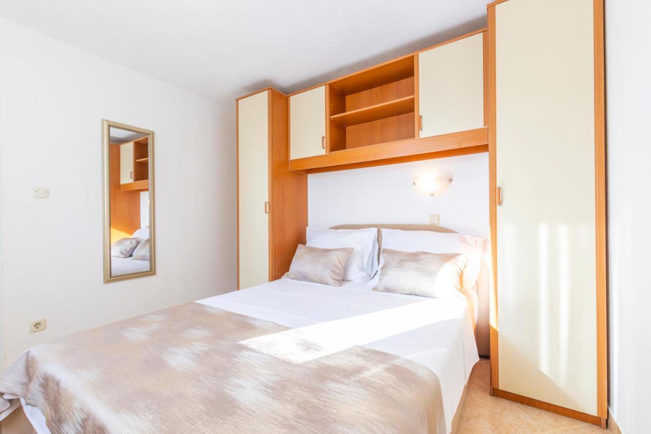 Villa Spark With Heated Pool In Rogoznica Zecevo Luaran gambar