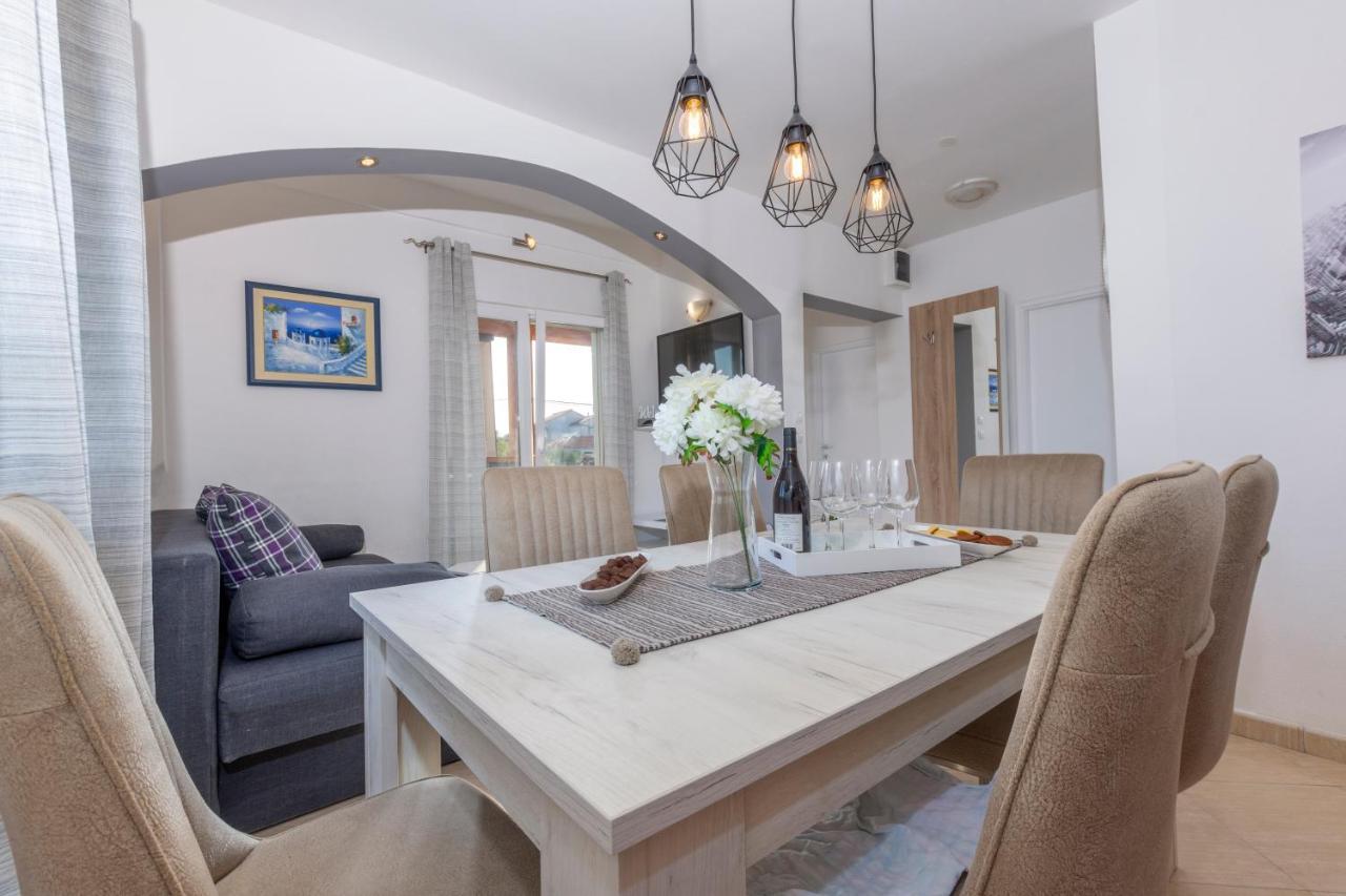 Villa Spark With Heated Pool In Rogoznica Zecevo Luaran gambar