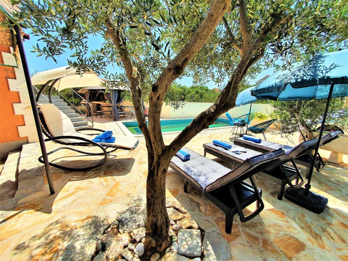 Villa Spark With Heated Pool In Rogoznica Zecevo Luaran gambar