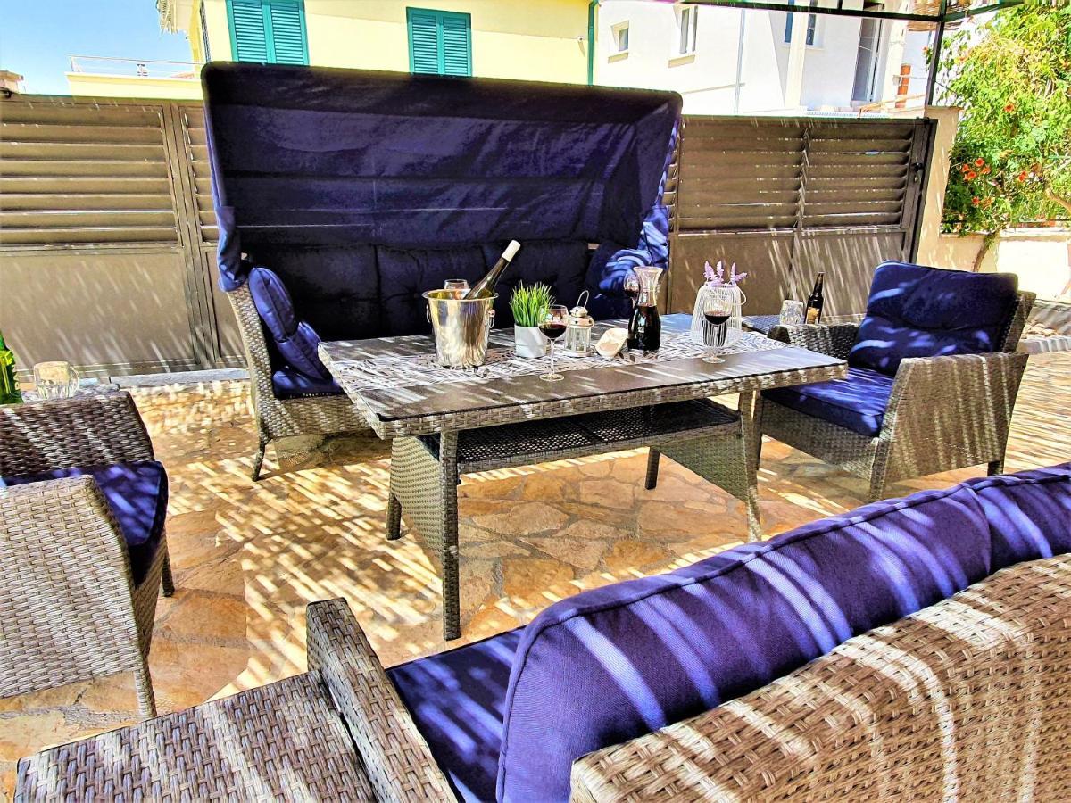 Villa Spark With Heated Pool In Rogoznica Zecevo Luaran gambar